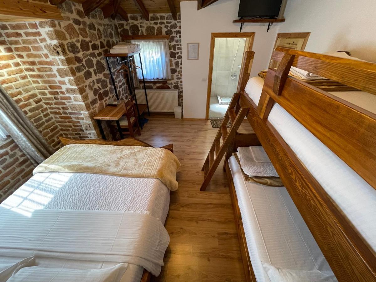 Bujtina Liana Voskopoje Hotel Buitenkant foto