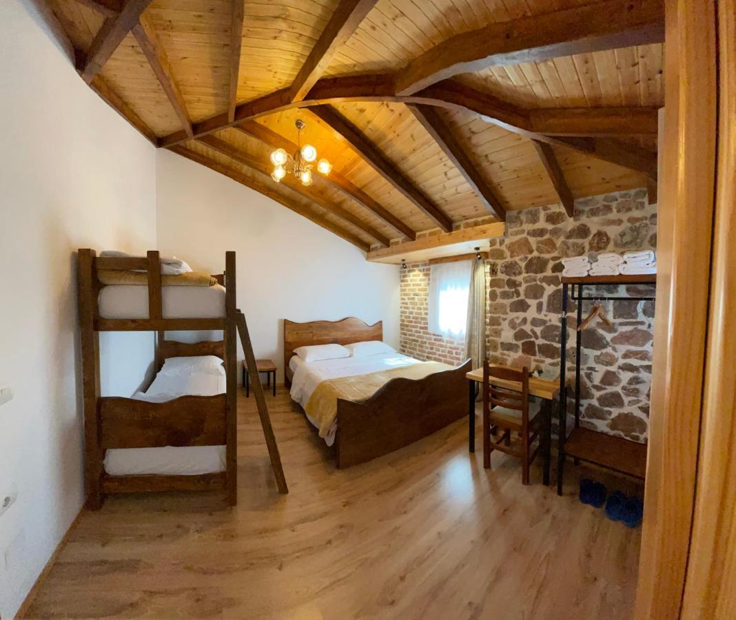 Bujtina Liana Voskopoje Hotel Buitenkant foto